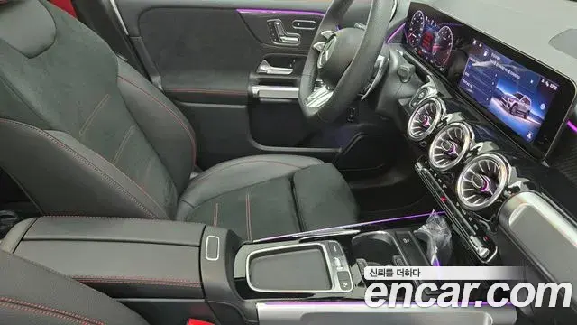 Mercedes-Benz GLB-Class 2025 — Фото 8/17