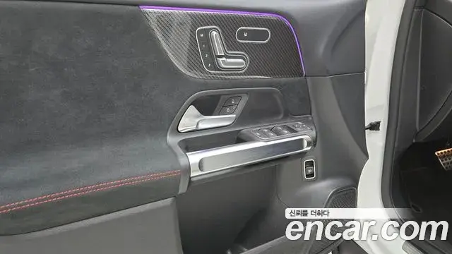 Mercedes-Benz GLB-Class 2025 — Фото 15/17