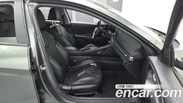 Hyundai The New Avante Hybrid 2021 — ფოტო 12/20