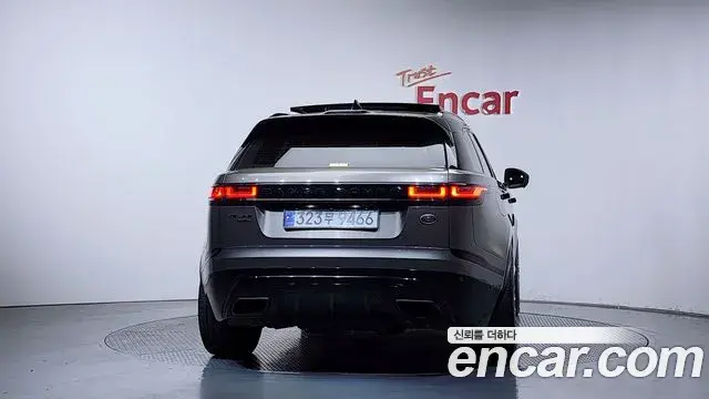 Land Rover Range Rover Velar 2018 — ფოტო 29/36