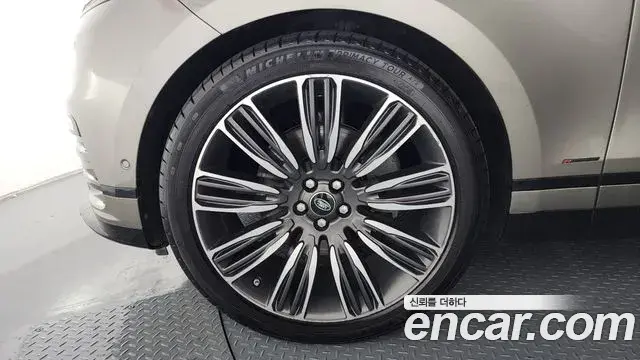 Land Rover Range Rover Velar 2018 — ფოტო 5/36