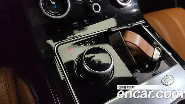 Land Rover Range Rover Velar 2018 — ფოტო 4/36