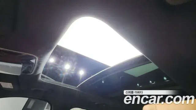 Land Rover Range Rover Velar 2018 — ფოტო 26/36