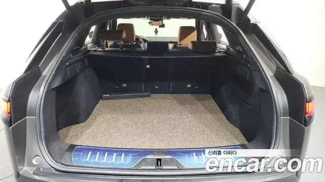 Land Rover Range Rover Velar 2018 — ფოტო 18/36