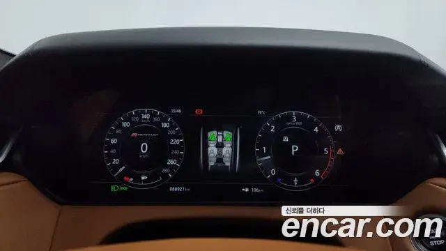 Land Rover Range Rover Velar 2018 — ფოტო 22/36