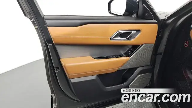 Land Rover Range Rover Velar 2018 — ფოტო 11/36