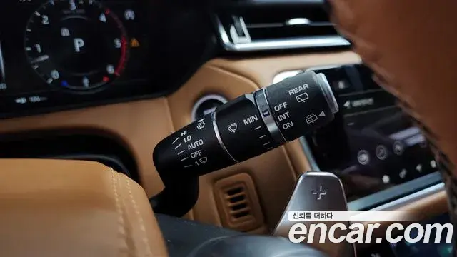 Land Rover Range Rover Velar 2018 — ფოტო 31/36