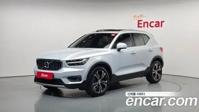 Volvo XC40 2020 — ფოტო 2/20