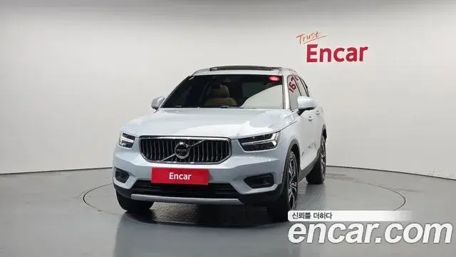 Volvo XC40 2020 — ფოტო 1/20