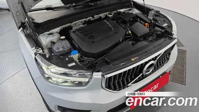Volvo XC40 2020 — ფოტო 10/20