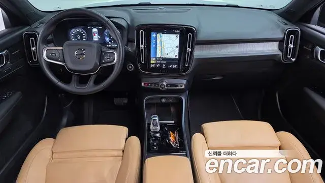 Volvo XC40 2020 — ფოტო 14/20