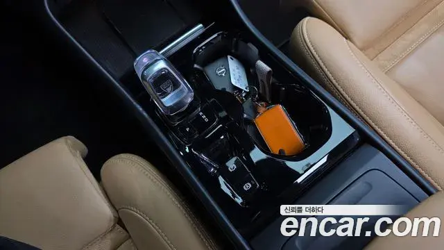 Volvo XC40 2020 — ფოტო 5/20