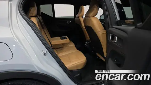 Volvo XC40 2020 — ფოტო 6/20