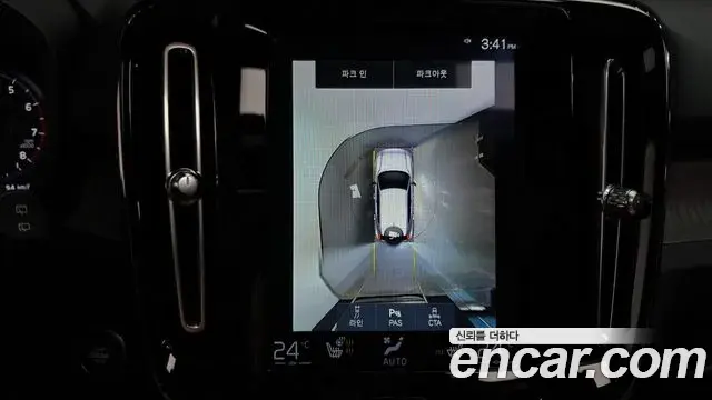 Volvo XC40 2020 — ფოტო 11/20