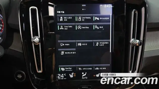 Volvo XC40 2020 — ფოტო 4/20