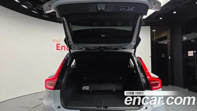 Volvo XC40 2020 — ფოტო 9/20