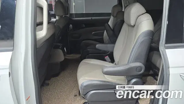 Kia Carnival 2024 — Şəkil 17/32