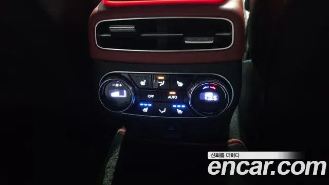 Genesis GV70 2021 — Photo 19/20