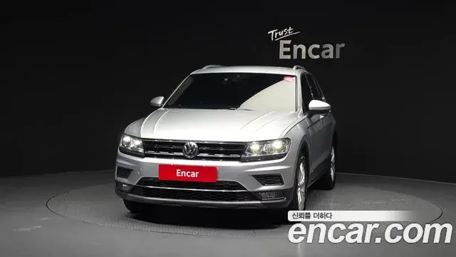 Volkswagen Tiguan 2018 — ფოტო 12/20