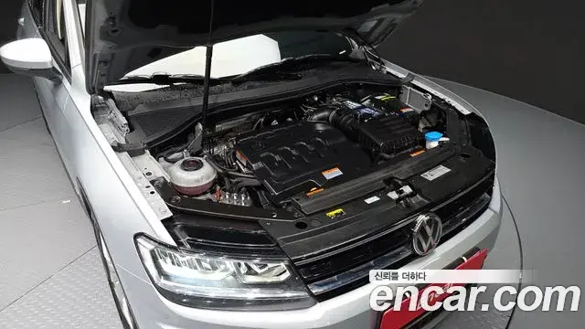Volkswagen Tiguan 2018 — ფოტო 4/20