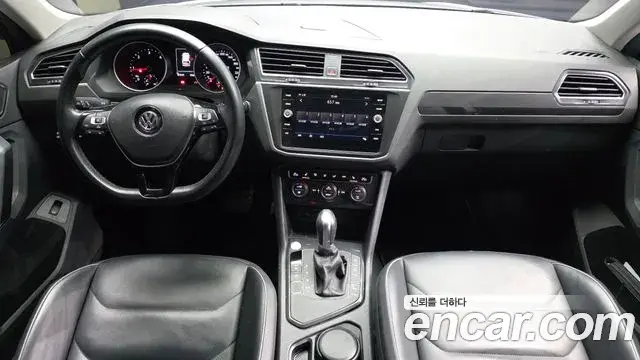 Volkswagen Tiguan 2018 — ფოტო 11/20