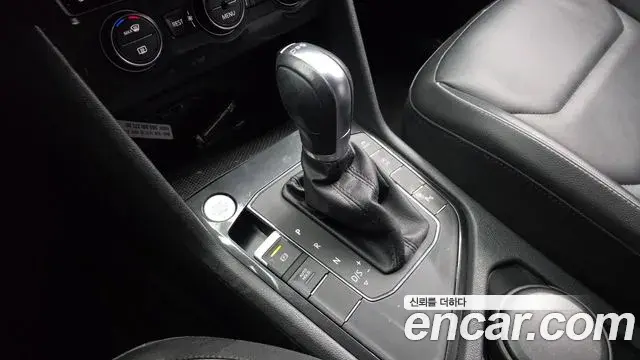 Volkswagen Tiguan 2018 — ფოტო 6/20