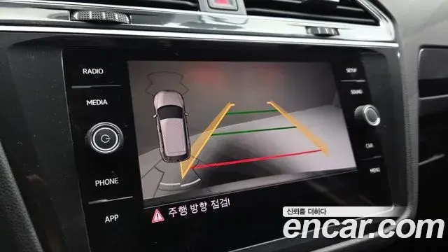 Volkswagen Tiguan 2018 — ფოტო 19/20