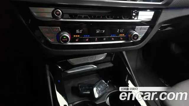 BMW X3 2021 — Şəkil 30/33