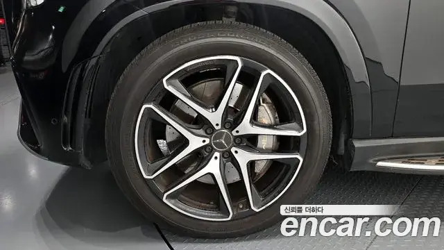 Mercedes-Benz GLE-Class 2023 — Photo 16/20