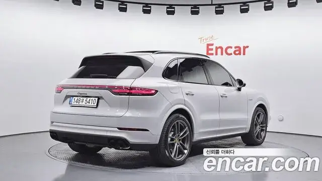 Porsche Cayenne 2023 — Фото 2/20
