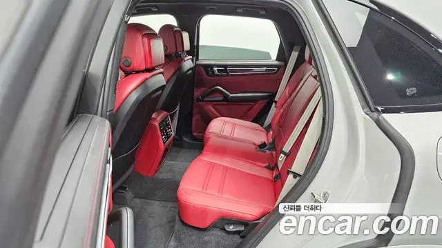 Porsche Cayenne 2023 — Фото 11/20