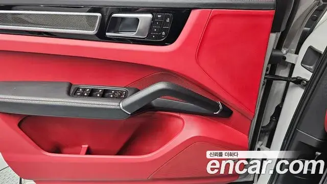 Porsche Cayenne 2023 — Фото 19/20