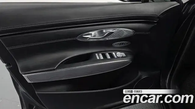 Genesis GV70 2021 — Photo 32/35