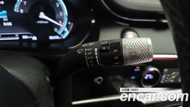 Genesis GV70 2021 — Photo 16/35