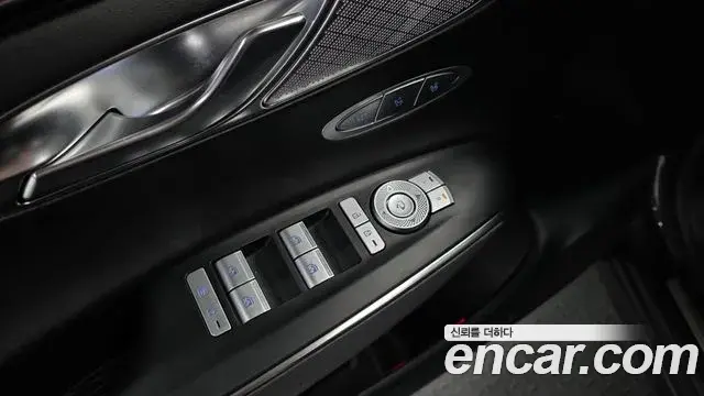 Genesis GV70 2021 — Photo 9/35
