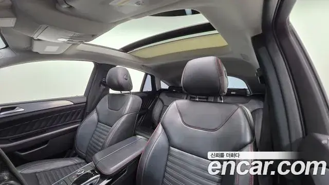 Mercedes-Benz GLE-Class 2018 — Фото 11/20