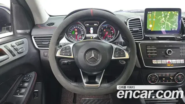Mercedes-Benz GLE-Class 2018 — Фото 15/20