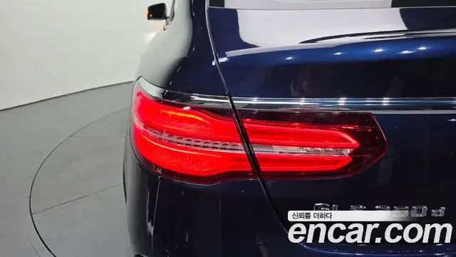 Mercedes-Benz GLE-Class 2018 — Şəkil 21/32