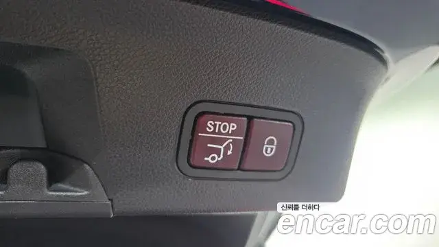 Mercedes-Benz GLE-Class 2018 — Şəkil 24/32