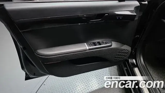 Hyundai Grandeur Hybrid 2023 — ფოტო 7/32