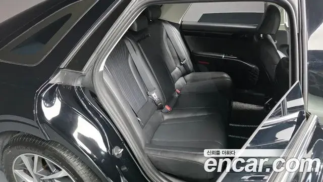 Hyundai Grandeur Hybrid 2023 — ფოტო 18/32