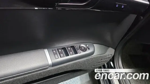 Hyundai Grandeur Hybrid 2023 — ფოტო 28/32