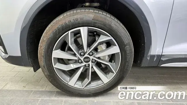 Audi Q5 2023 — Photo 5/20