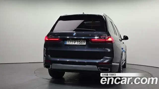 BMW X7 2021 — ფოტო 15/20