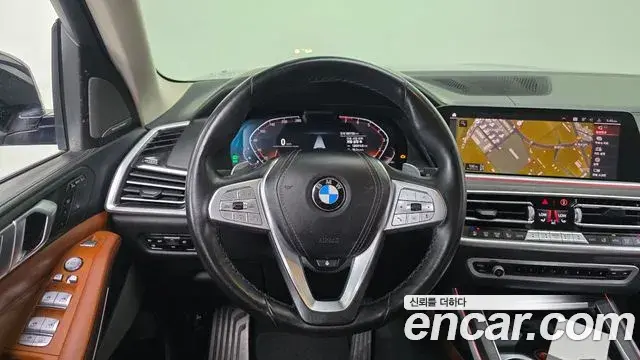 BMW X7 2021 — ფოტო 14/20