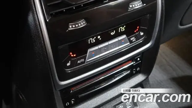 BMW X7 2021 — ფოტო 17/20