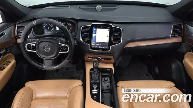 Volvo XC90 2018 — ფოტო 8/20