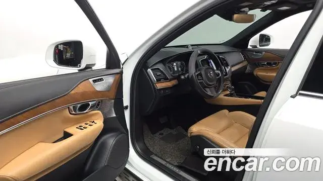 Volvo XC90 2018 — ფოტო 10/20