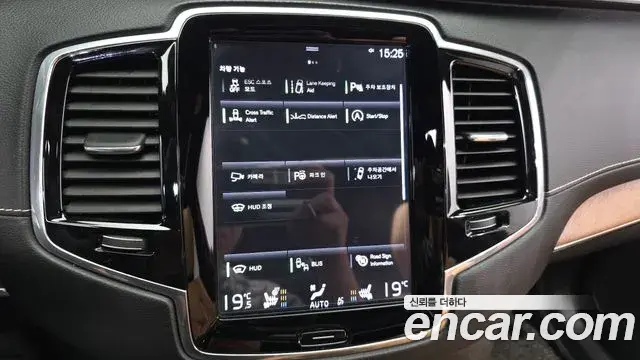 Volvo XC90 2018 — ფოტო 9/20