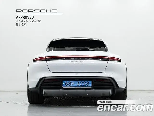 Porsche Taycan 2023 — Şəkil 17/19